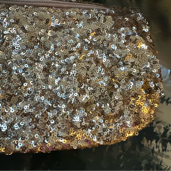 Victoria’s Secret Gold Sequin Clutch Purse Evening Hand Bag Shiny Zipper - Picture 11 of 15